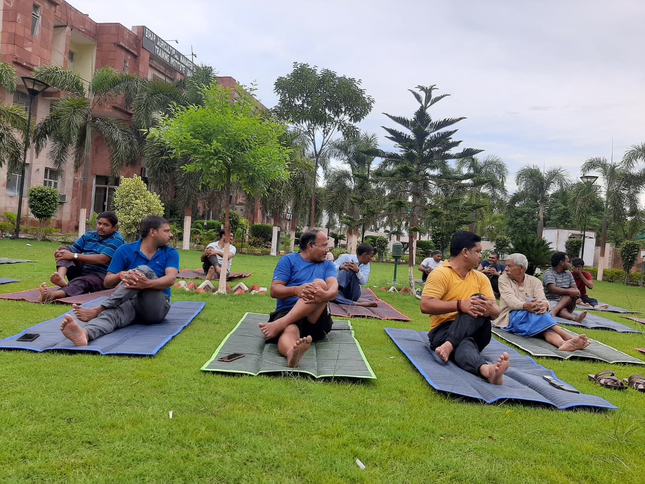 Yoga Classes in Patna, Best Yoga Classes in Patna, Yoga Therapy in Patna,Acupressure Therapy in patna